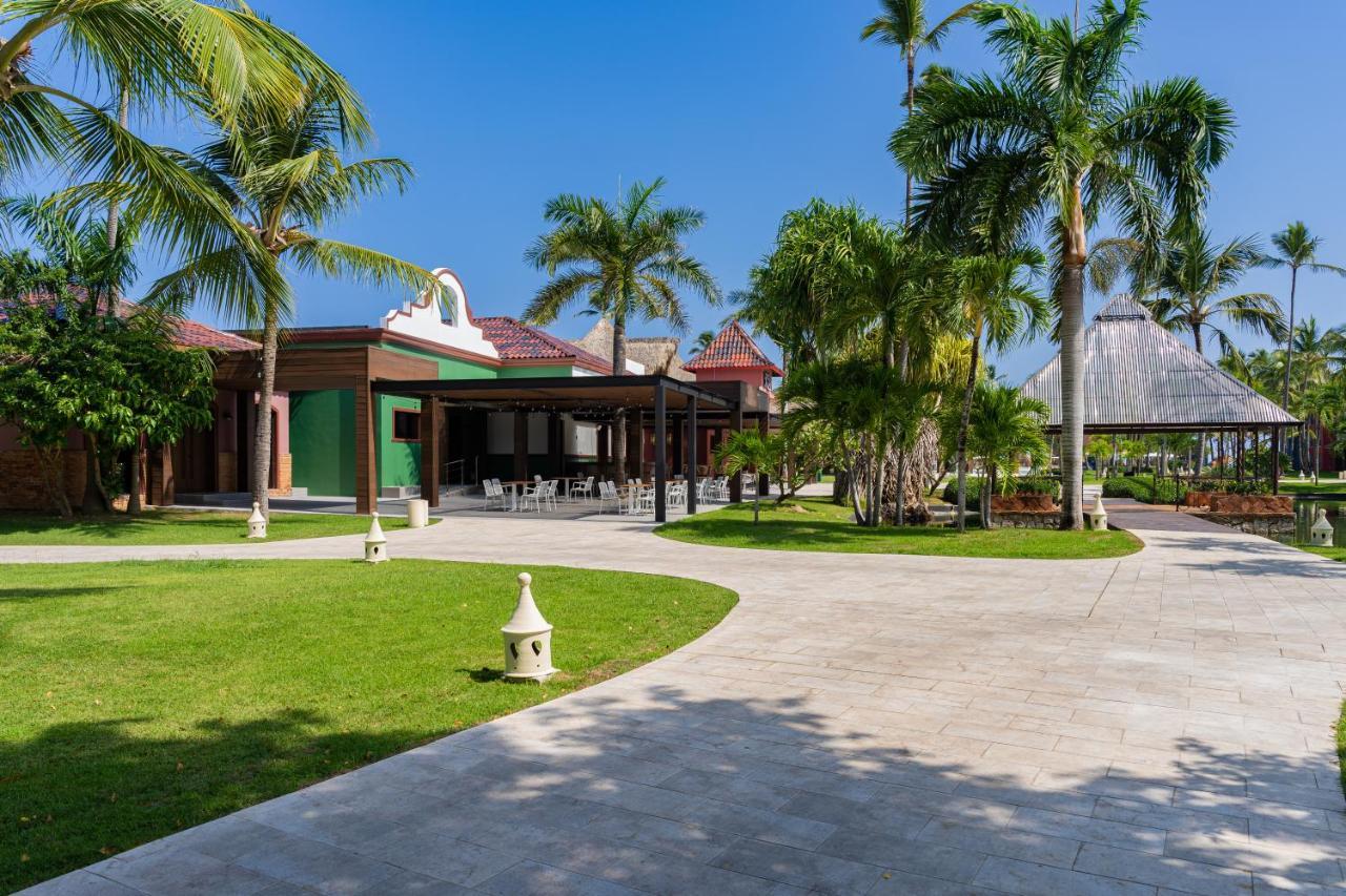 คาริบ ดีลักซ์ ปรินเซส - ออล อินครูซีฟ Hotel ปุนตากานา ภายนอก รูปภาพ The resort's grounds