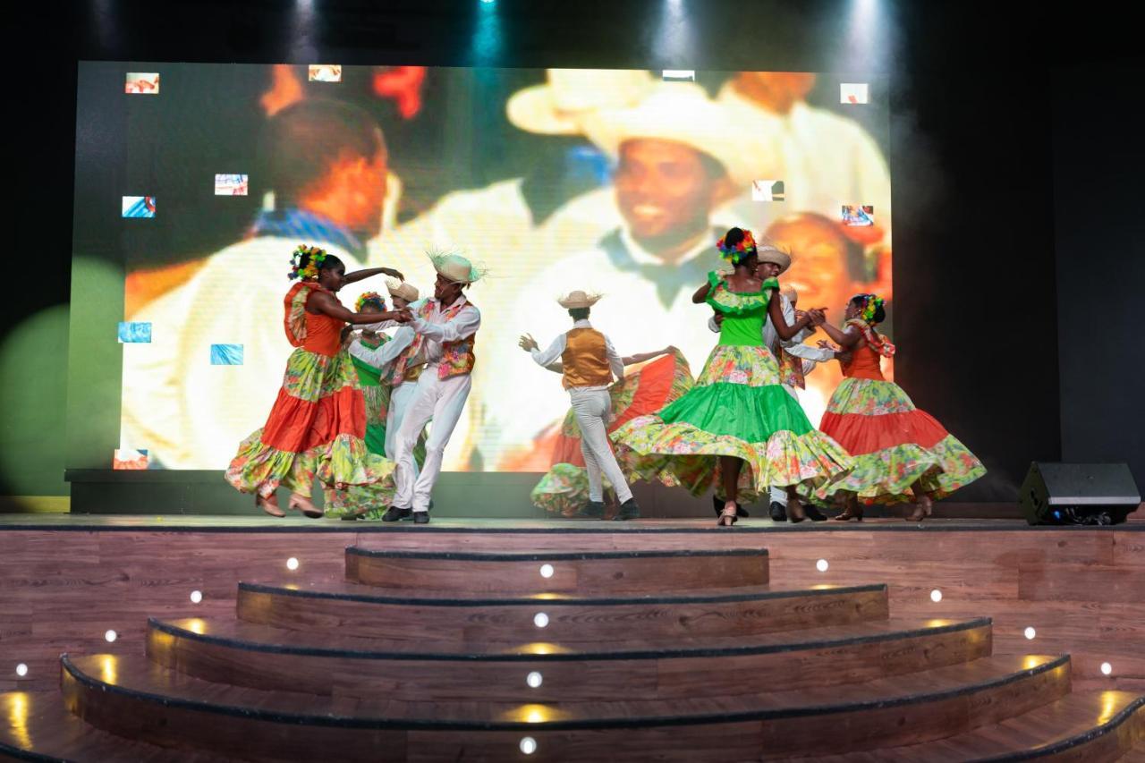 คาริบ ดีลักซ์ ปรินเซส - ออล อินครูซีฟ Hotel ปุนตากานา ภายนอก รูปภาพ The opening ceremony of the 2015 African Union Summit