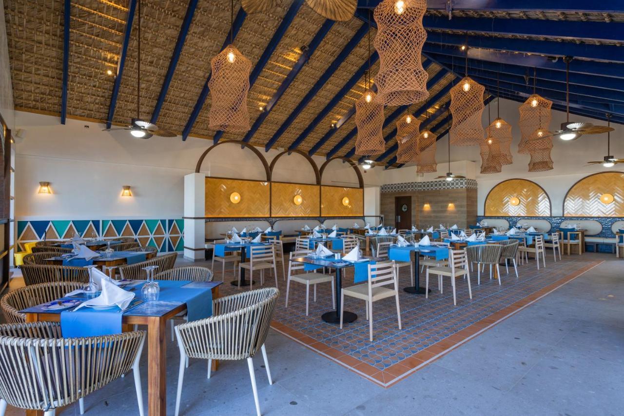 คาริบ ดีลักซ์ ปรินเซส - ออล อินครูซีฟ Hotel ปุนตากานา ภายนอก รูปภาพ Restaurant at the resort