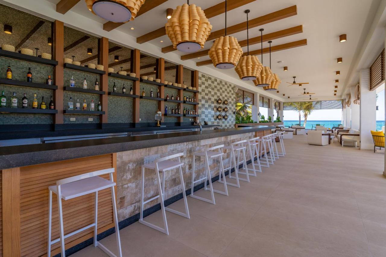 คาริบ ดีลักซ์ ปรินเซส - ออล อินครูซีฟ Hotel ปุนตากานา ภายนอก รูปภาพ Rooftop bar at the Grand Palladium Hotel